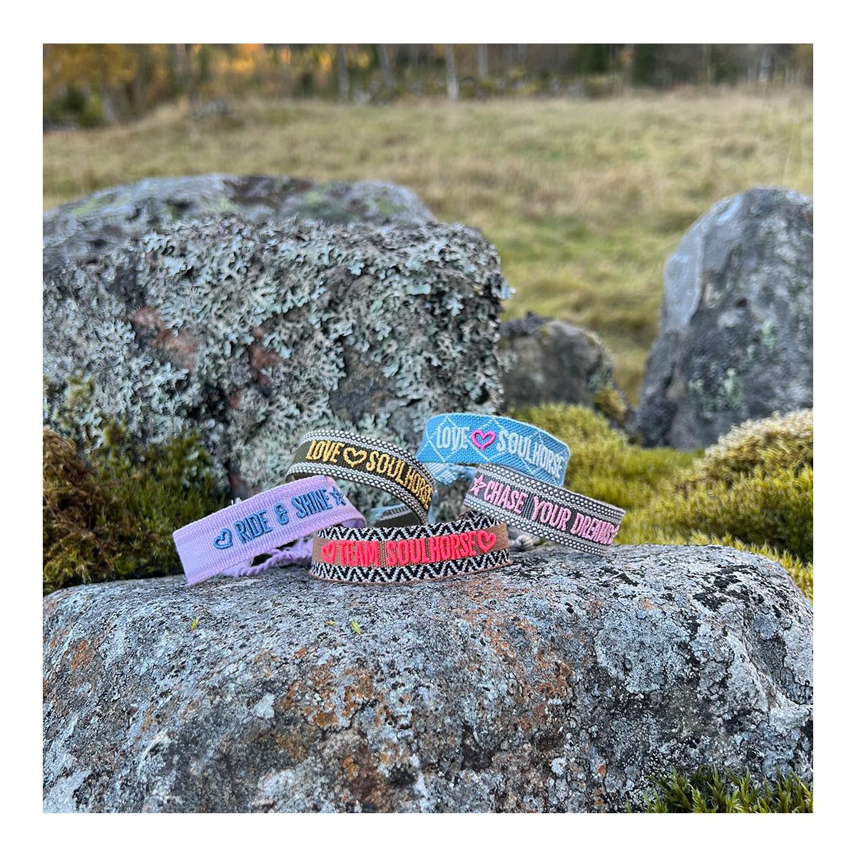 Stoffarmband "Love Soulhorse"