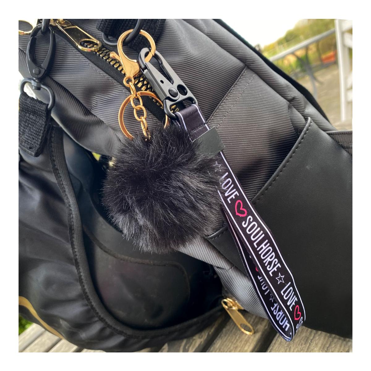 Pom Pom Schlüsselanhänger "Love Soulhorse"