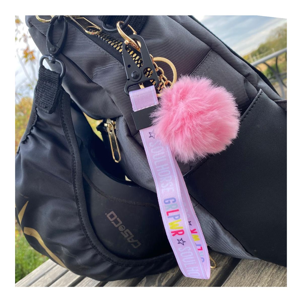 Pom Pom Schlüsselanhänger "Soulhorse GRLPWR"