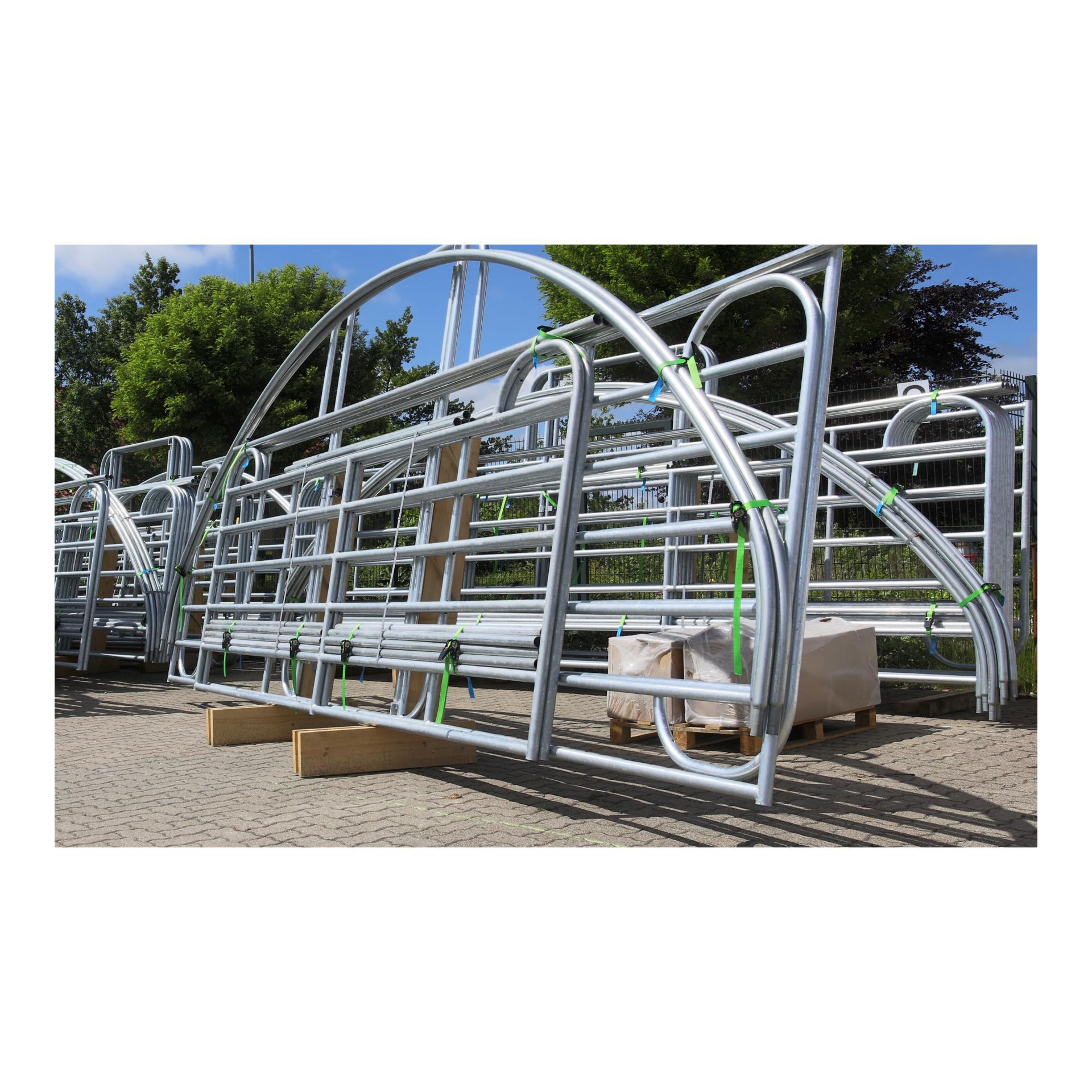 Mobiler Weideunterstand mit langer Dachplane