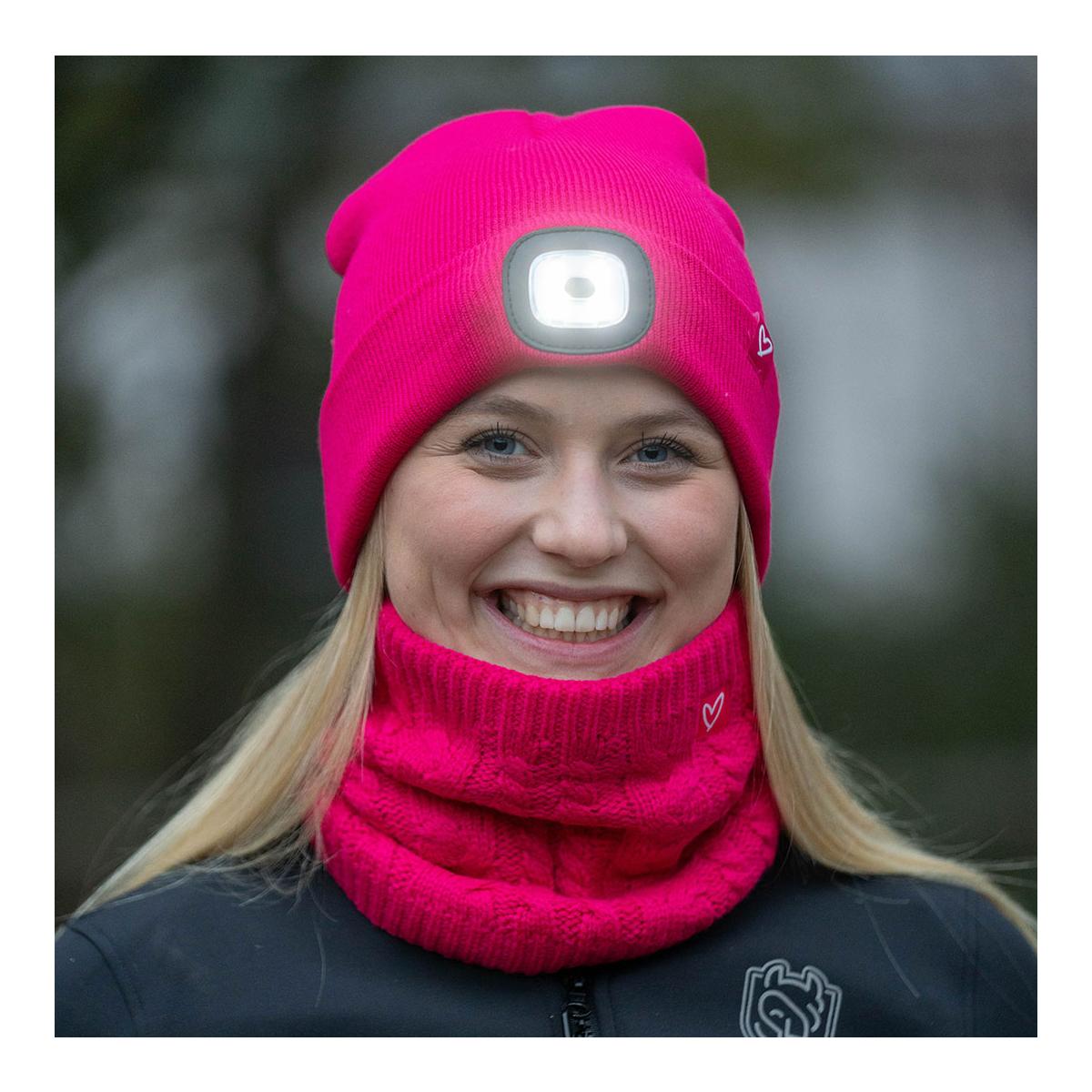 Gestrickter Loop mit Knotenmuster